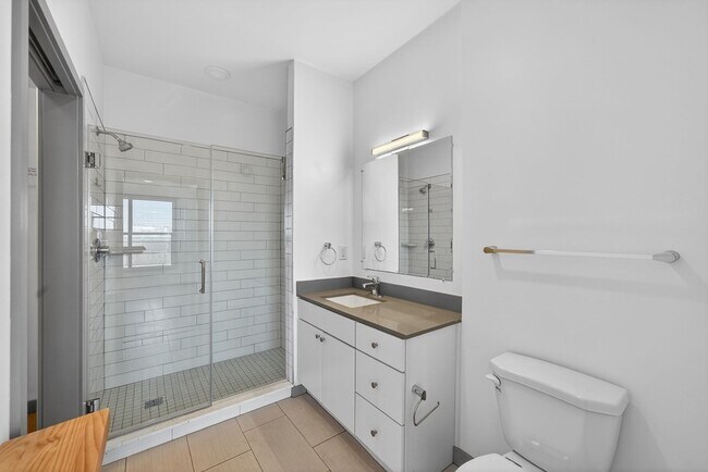 Building Photo - 400 Herron Dr