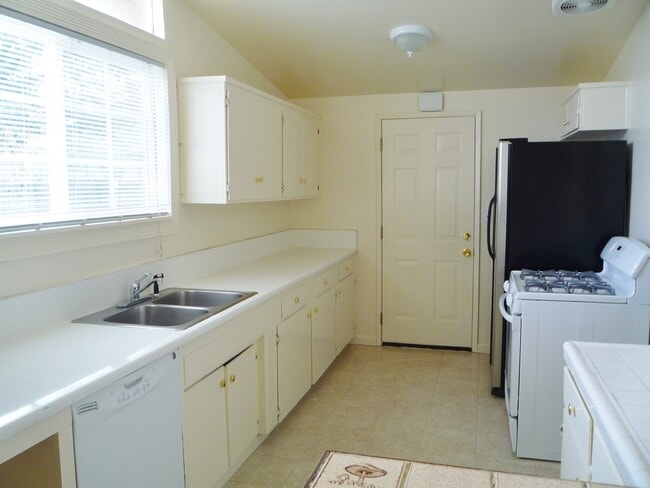 Building Photo - Poway Three Bedroom Home for Rent