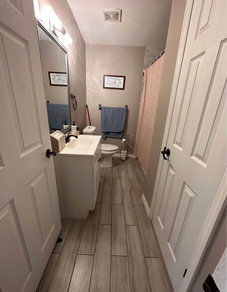 Building Photo - 101 Lake Sears Dr