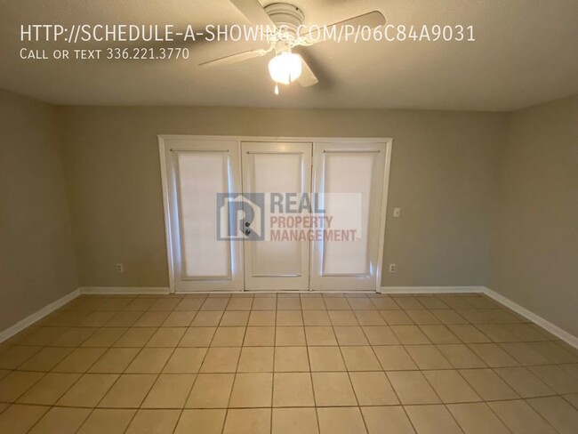 Building Photo - Pristine 2 Bed / 2 Bath Condo on Glendale ...