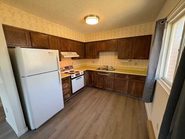 Building Photo - 1909 S Black Ave