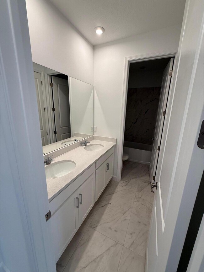 Building Photo - 13509 SW Bally Dr