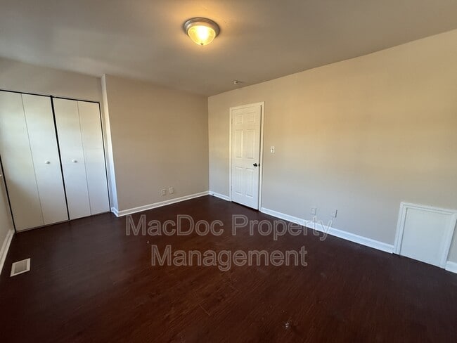 Building Photo - 534 Olde Greenwich Cir