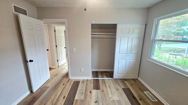 Building Photo - 1817-1819 Sawmill Pl Mansfield OH 44904