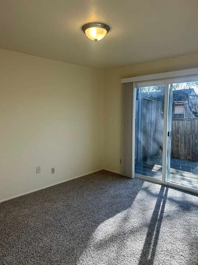 Building Photo - (964) 1 Bedroom / 1 Bathroom - Under New Management! **MOVE-IN SPECIAL**