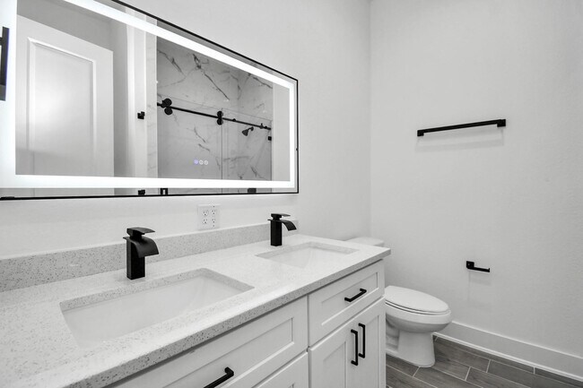 Building Photo - 519 Lovers Ln