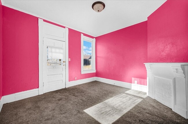 Building Photo - 102 N Cedar Ave