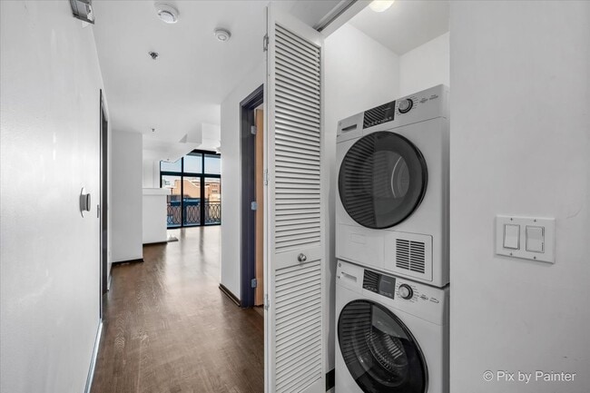 Building Photo - 1201 W Adams St