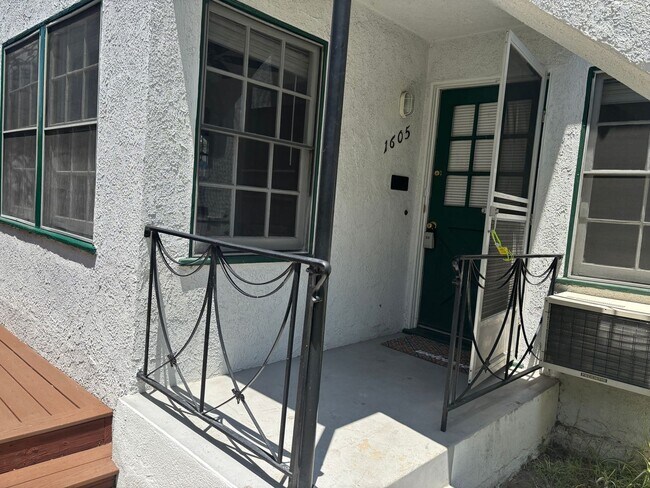 Building Photo - Verdugo, 1605-1607