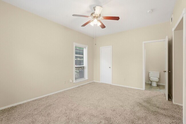 Building Photo - 2025 Augusta Dr