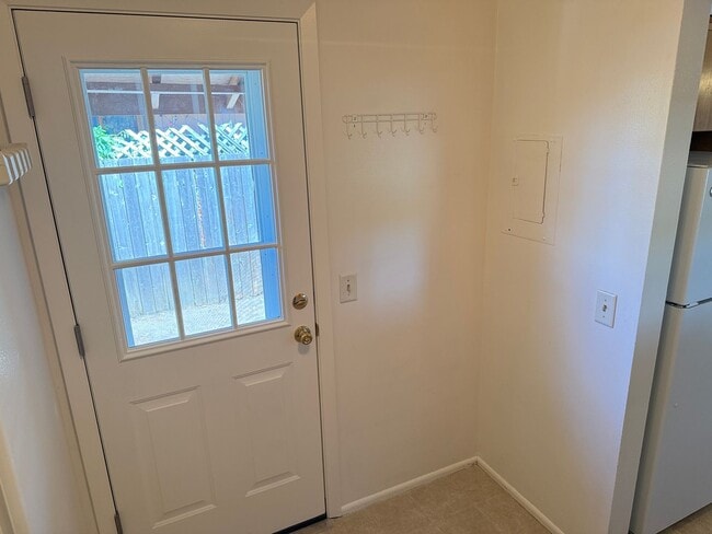 Building Photo - 1-bdroom, 1-bathroom duplex near Marie Jacob's Park!