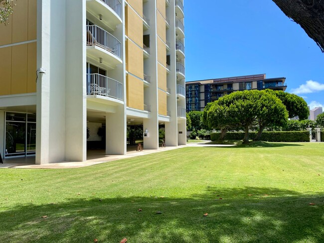 Building Photo - Panoramic Mountain to Ocean Views with Dia...