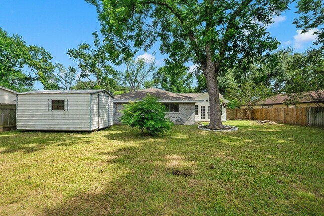 Building Photo - 5514 Chantilly Ln