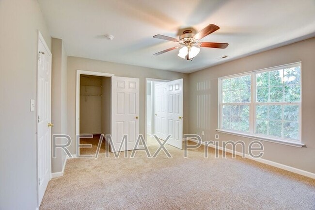 Building Photo - 960 Railroad Ave