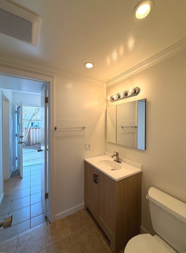 Building Photo - REMODELED LARGE 1600sf 4BR/2BA 3PK ?Miramonte Gardens AVAIL NOW