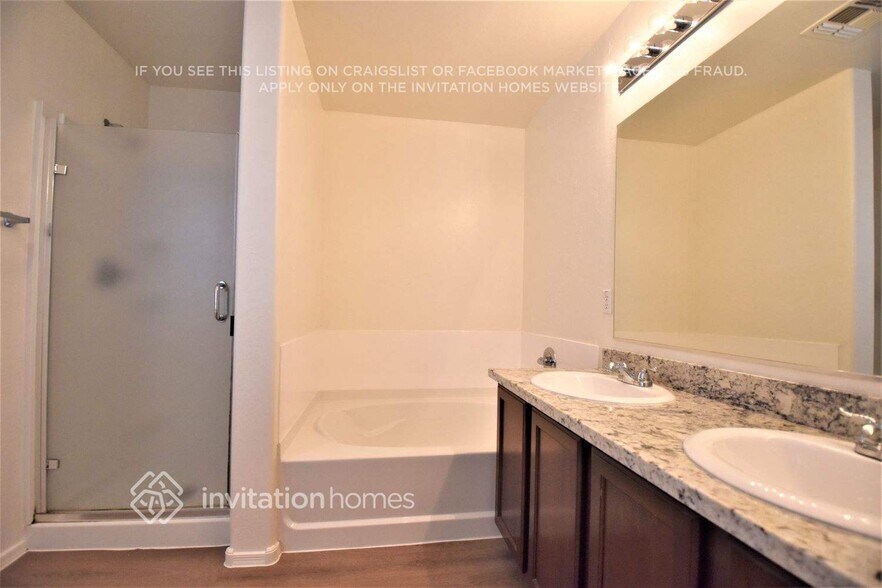 Building Photo - 2620 S Southwind Dr