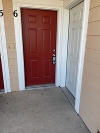 Building Photo - Bright & Spacious 2 Bed, 2 Bath Condo