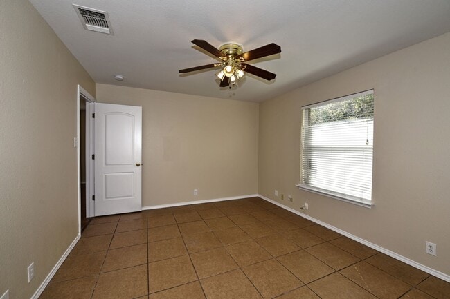 Building Photo - GREAT LOCATION: 1604 & SHAENFIELD  |  3 BE...