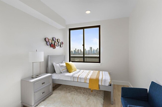 Building Photo - 136-144 Summit Ave