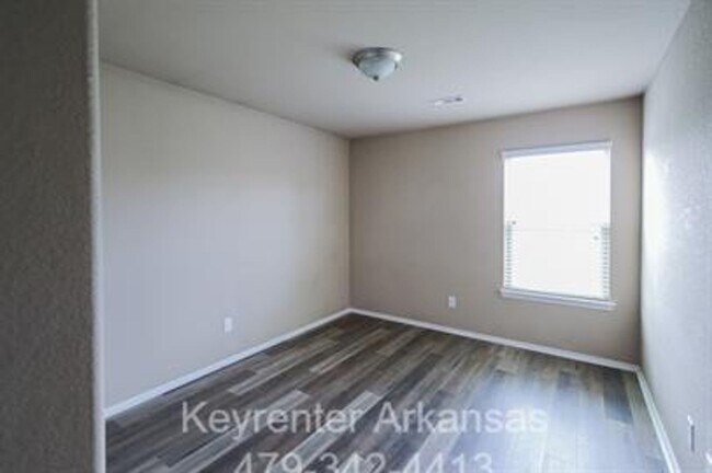 Building Photo - Beautiful East Fayetteville 3 bedroom/2 bath home!