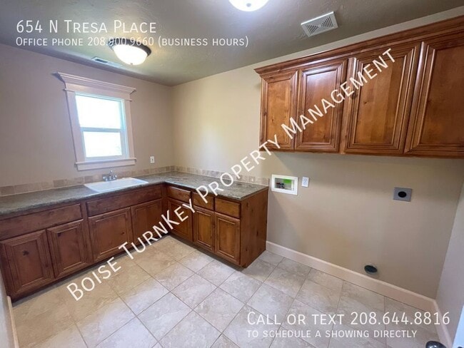 Building Photo - 654 N Tresa Pl