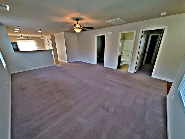 Building Photo - ***MOVE IN SPECIAL** Madison - 3 BR / 2 BA...