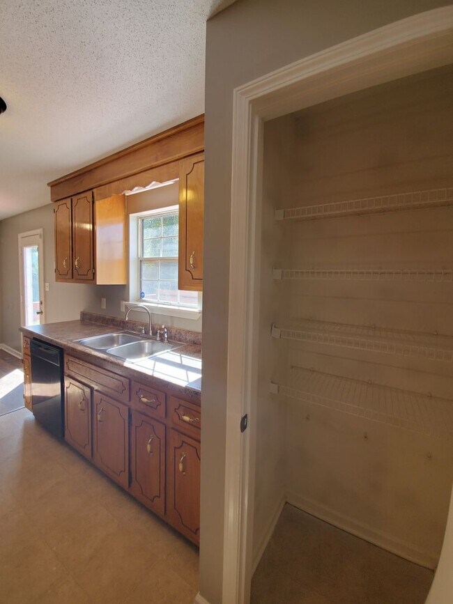 Building Photo - 3406 Oak Lawn Dr