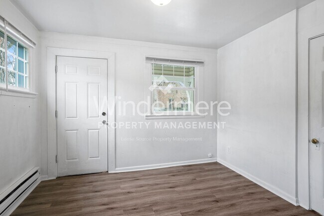 Building Photo - 1425 W 8th Ave