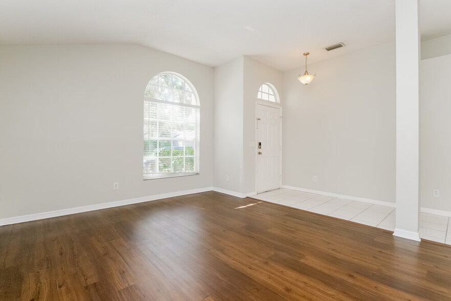 Building Photo - 1505 Scotch Pine Dr