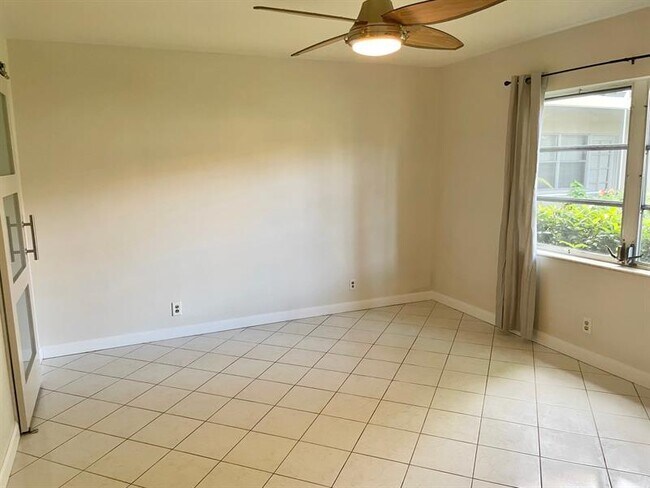 Building Photo - 140 NE 19th Ct