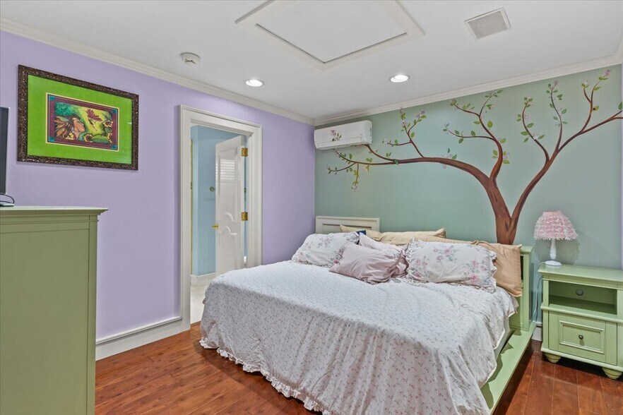 Building Photo - 200 Asphodel Dr