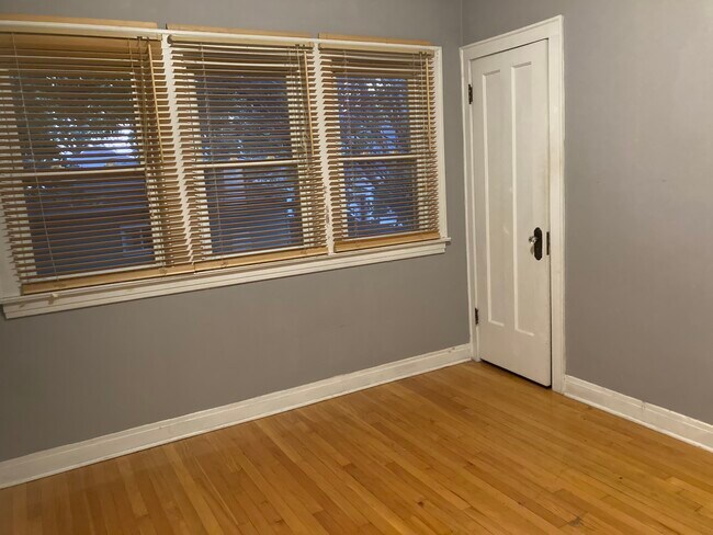 Building Photo - 1620 East Ave