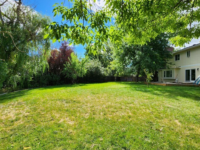 Building Photo - Beautiful 4 Bedroom Home on Cul Du Sac Wit...