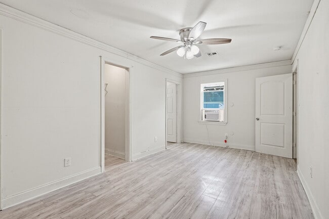 Building Photo - NA - "141 Ambroise St"