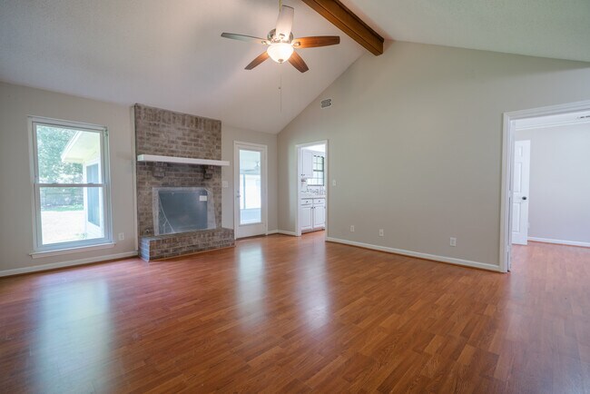 Building Photo - 122 Longleaf Cir