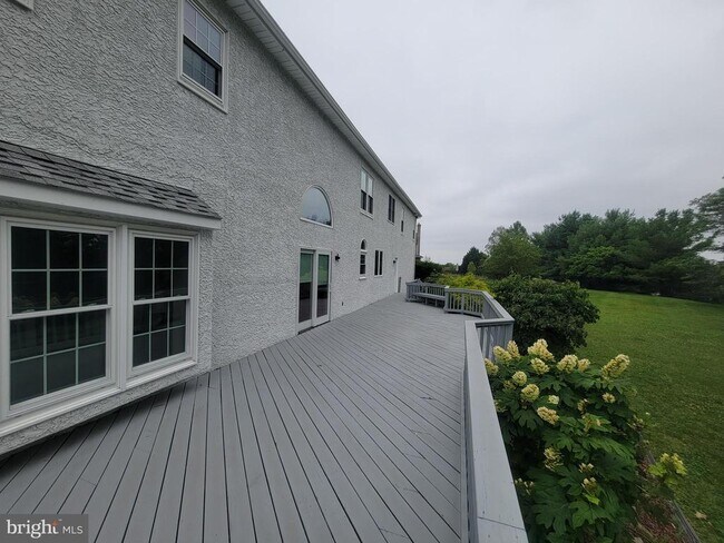 Building Photo - 12 Foxview Cir