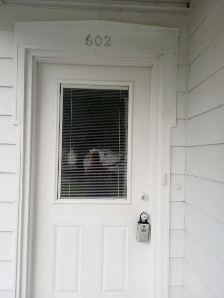 Building Photo - 602 N Porter St