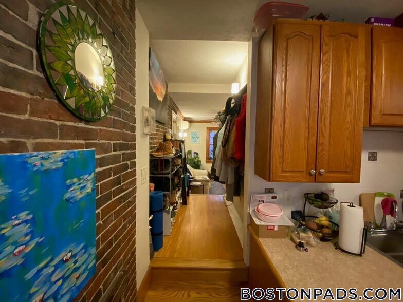 Building Photo - 61 Anderson St