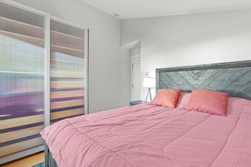 Building Photo - 18 Rosedale St