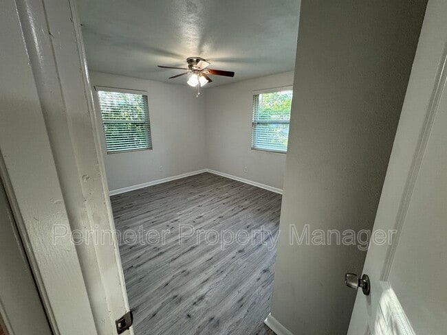 Building Photo - 8215 Cir St S