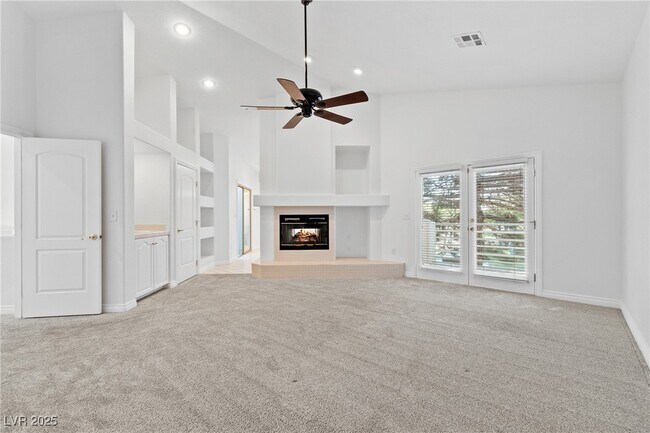 Building Photo - 3004 Sun Lake Dr