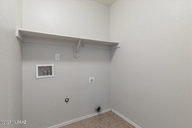 Building Photo - 8142 N Millwheel Pl