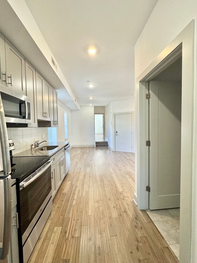 Building Photo - 3213 Haverford Ave