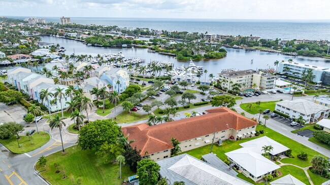 Building Photo - 2800 NE 28th St