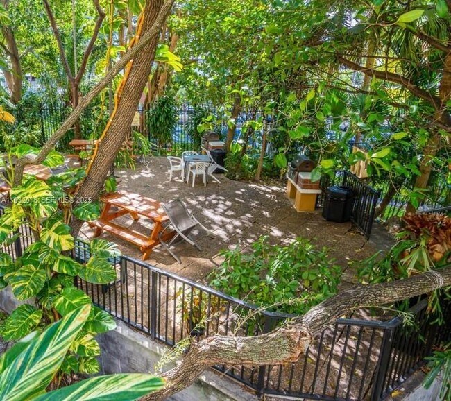 Building Photo - 1450 Brickell Bay Dr