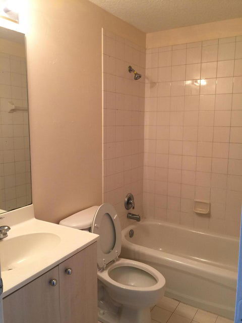 Building Photo - 5900 Azalea Cir