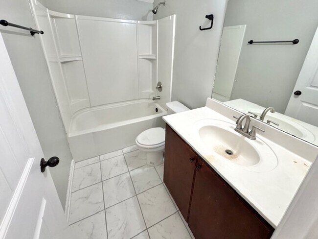 Building Photo - SterlingRidgeDr10199