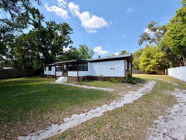 Building Photo - 3 bedroom/ 2 bath in Lakeland