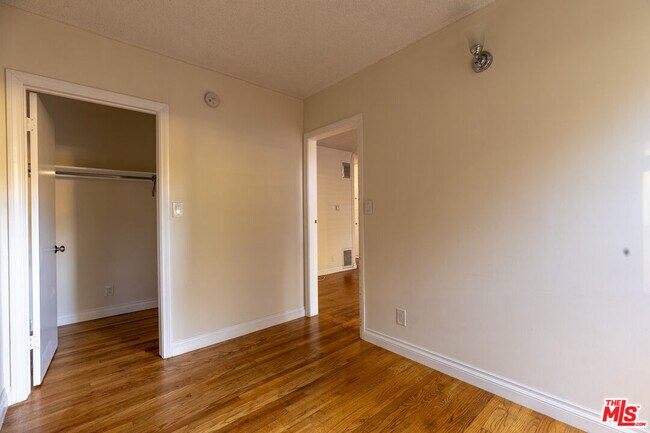 Building Photo - 11131 Rose Ave