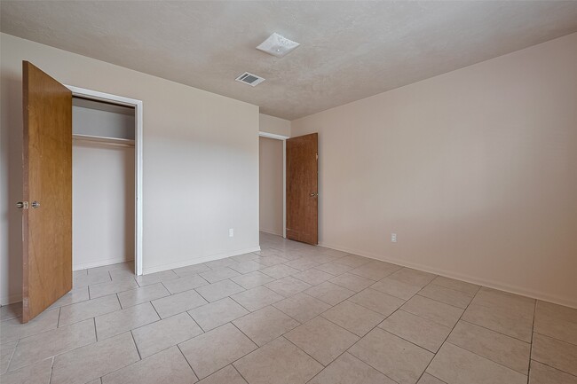 Building Photo - 9126 Willow Meadow Dr